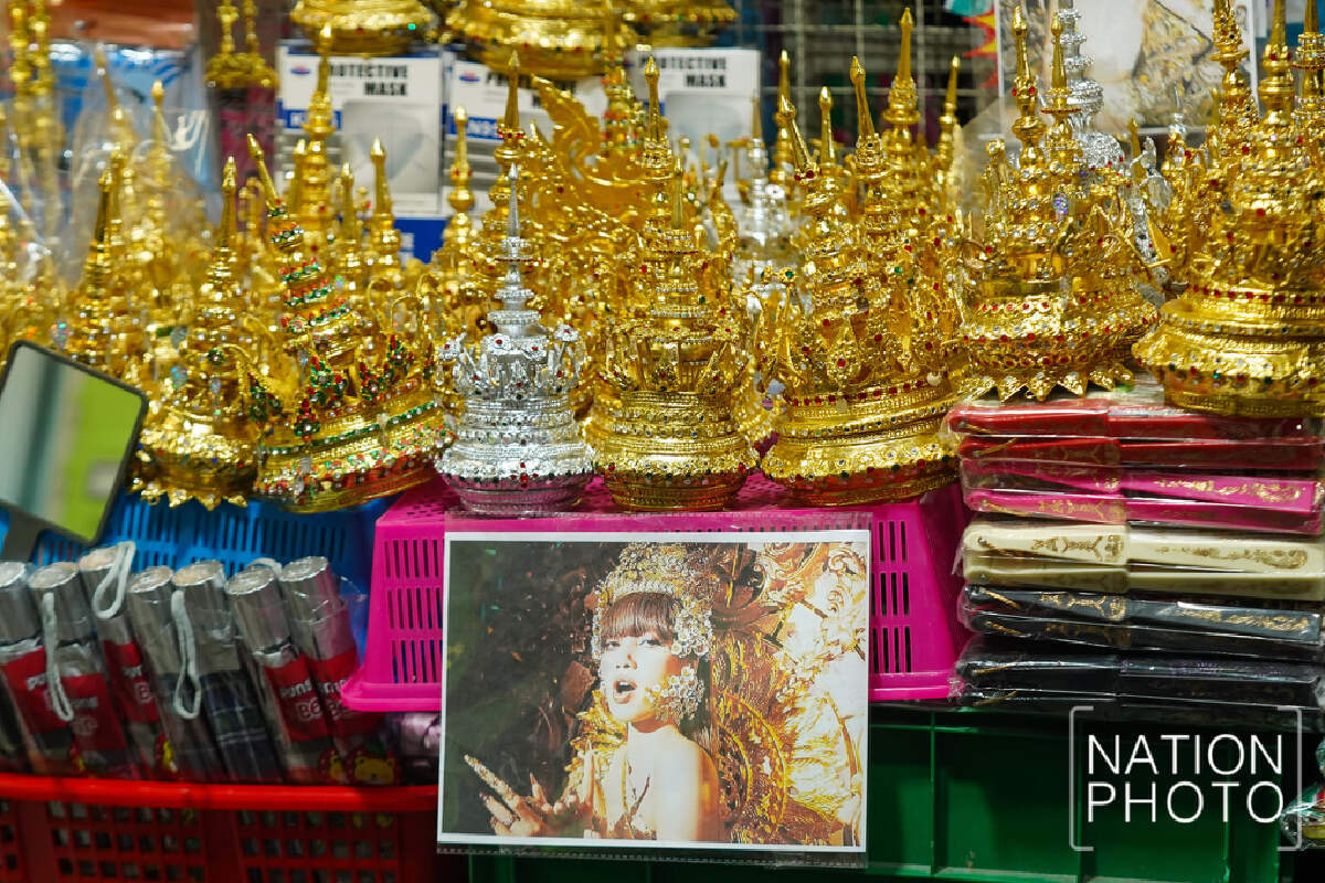 โคฟเวอร์ "ลิซ่า" ดัน รัดเกล้ายอด ขายดี ร้านค้าสำเพ็งคึกคัก