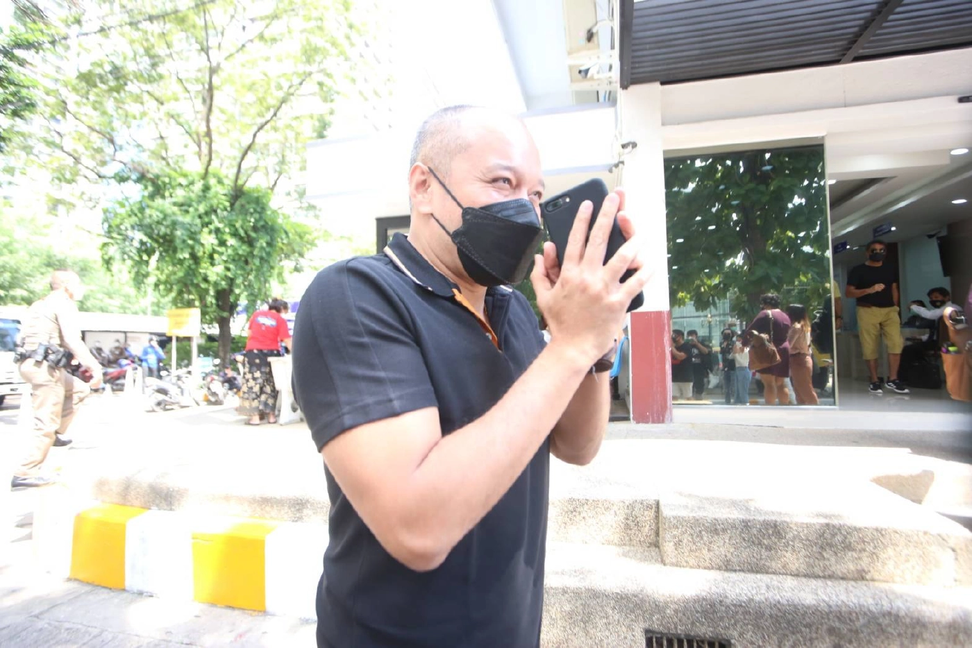 ณัฐวุฒิ-บก.ลายจุด กับพวกรวม 27 คน รับทราบข้อหาฝ่าฝืน พ.ร.ก.ฉุกเฉิน