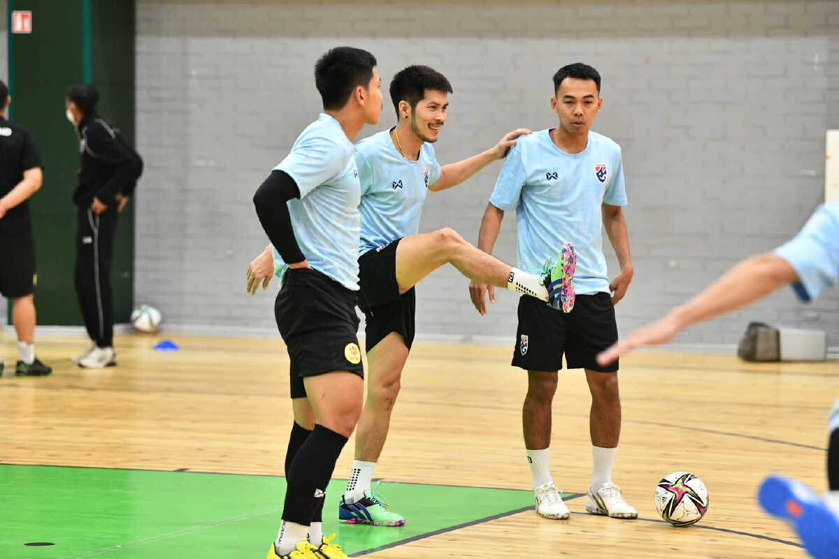 “โต๊ะเล็กช้างศึก” ลงซ้อมมื้อแรกหลังถึงลิทัวเนีย
