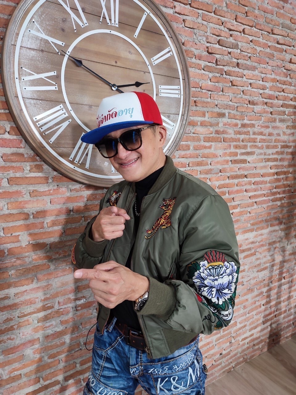 ฟังจากปาก “ติ๊ก ชิโร่” โดนพิษอักษรย่อ นักร้องดัง..เมียแอบแซ่บคนสวน