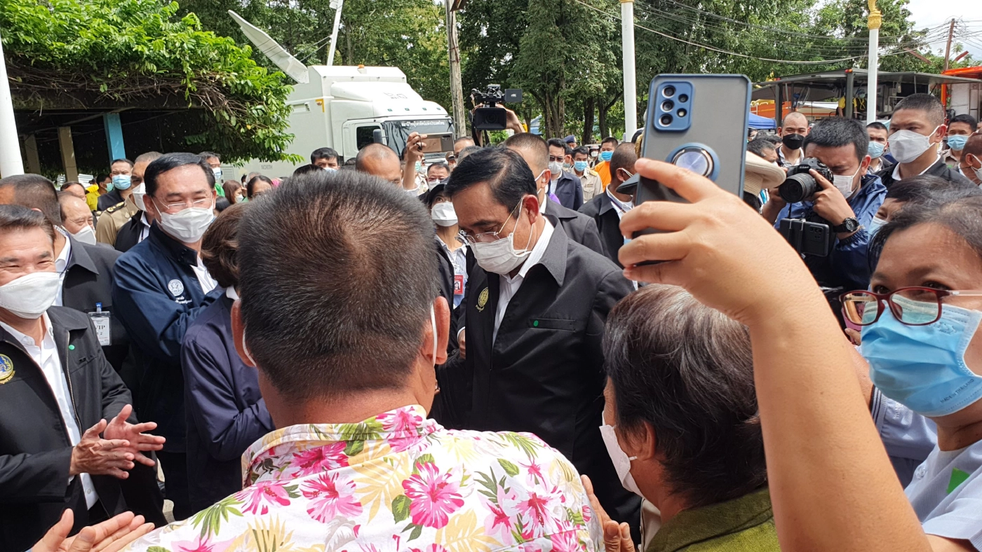 ย้อนตำนาน &quot;สวดมนต์&quot; สู้น้ำท่วมจากรัฐบาล &quot;ยิ่งลักษณ์&quot; สู่นายกฯ ประยุทธ์  