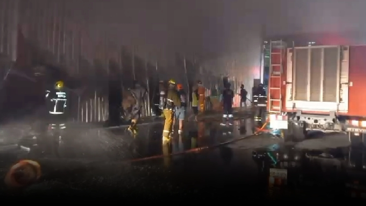 เพลิงไหม้รับอรุณ โกดังเก็บสินค้าริมแม่น้ำเจ้าพระยา ย่านราษฎร์บูรณะ