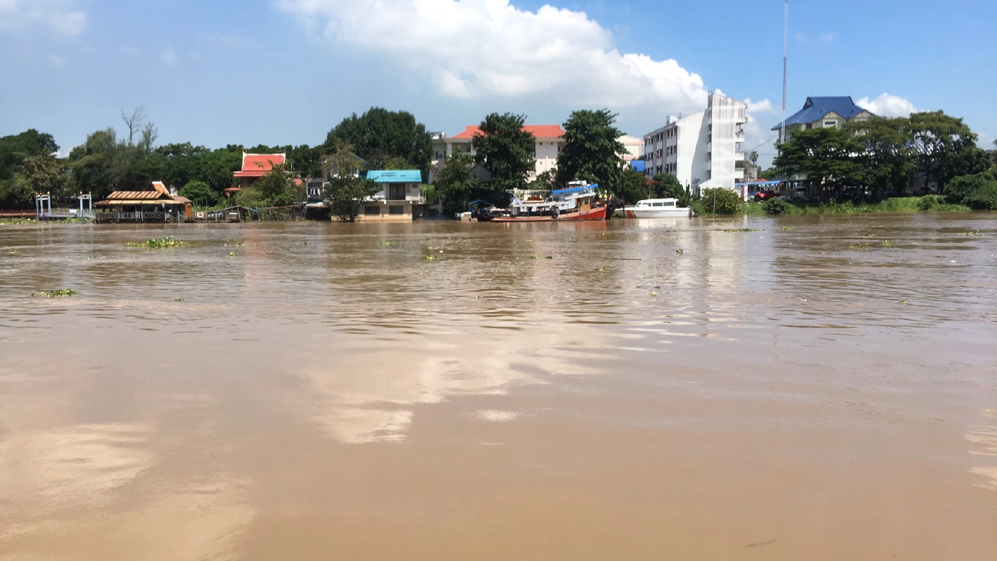 ระทึก! เรือลากจูงล่มทางแยกวัดพนัญเชิง มีผู้สูญหาย 2 ราย