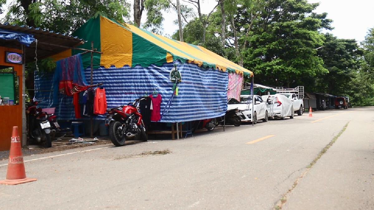 น้ำท่วมต้องย้ายนอนบนถนน-พายเรือปลดทุกข์