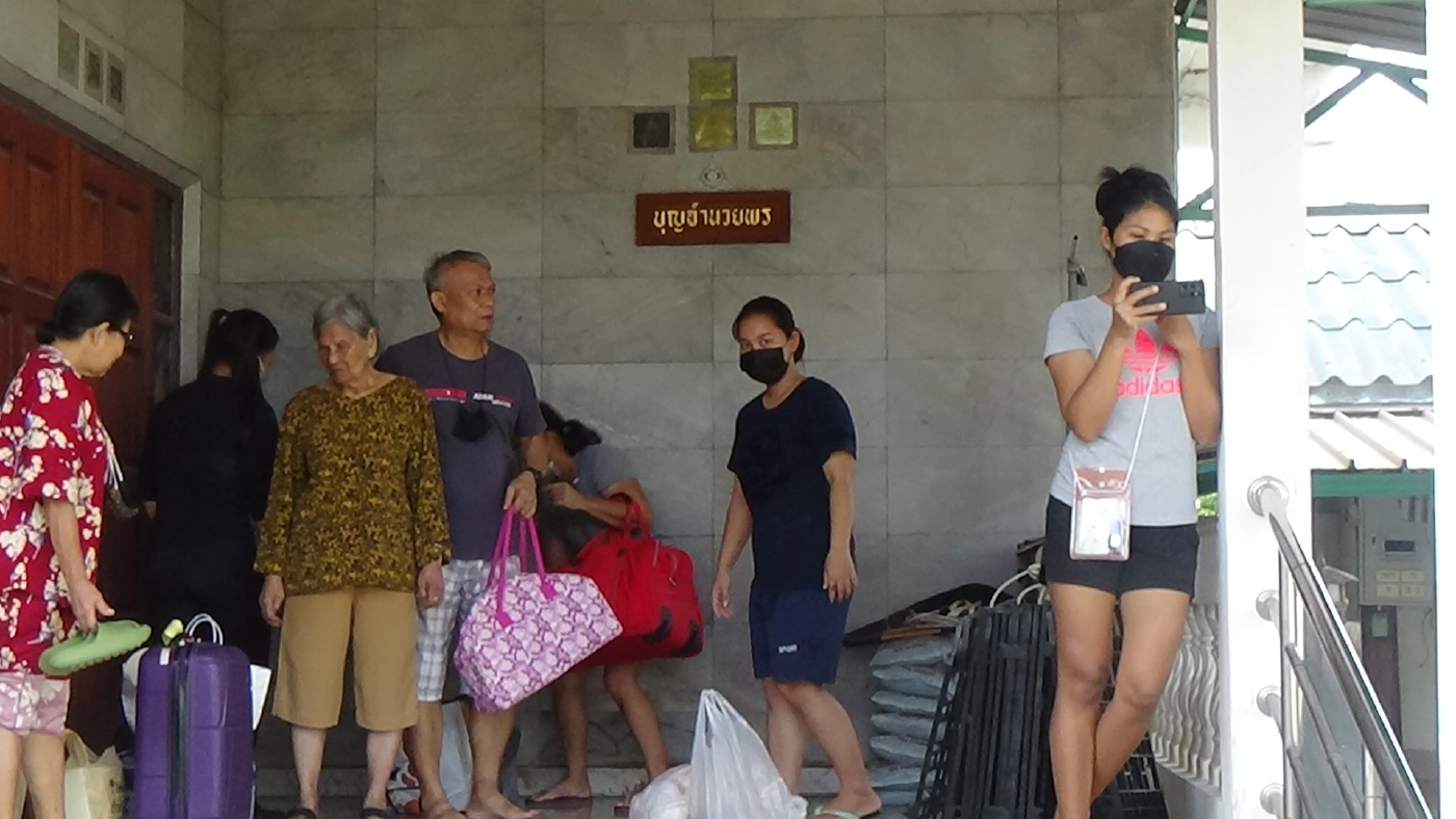 ป่าโมกน้ำท่วมขยายวงกว้าง ร่วมกตัญญูนำกำลังกว่า 60 นายเข้าช่วยเหลือประชาชน