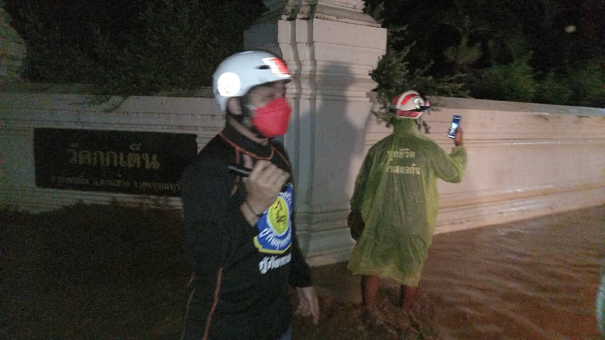 ฝนถล่มอำเภอด่านช้าง น้ำป่าทะลักกลางดึกท่วมโรงเรียนบ้านเรือนประชาชน