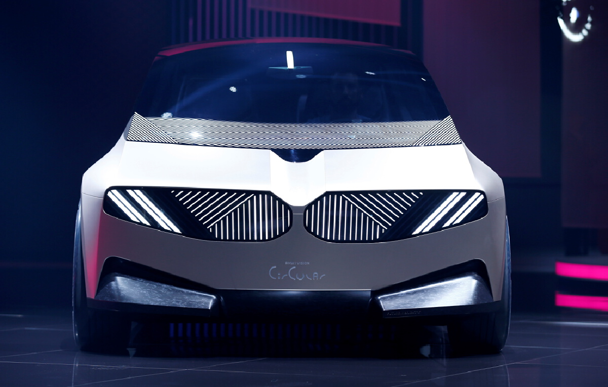 BMW เผยโฉมรถยนต์สุดล้ำยุค สร้างจาก ‘วัสดุรีไซเคิล’