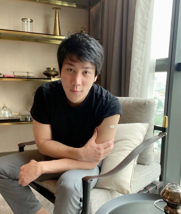 "ไฮโซแชมป์" โร่แจงดราม่าฉีดวัคซีนไฟเซอร์ ลั่น!! ไม่ได้ใช้สิทธิพิเศษใดๆ