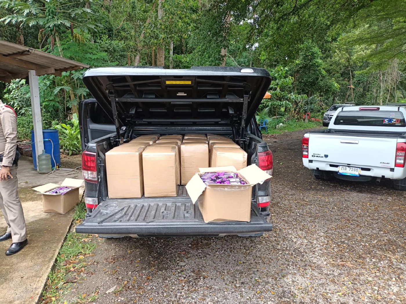 รวบแก็งค์ลักลอบขนน้ำยาบุหรี่ไฟฟ้า 11 ล้านบาท