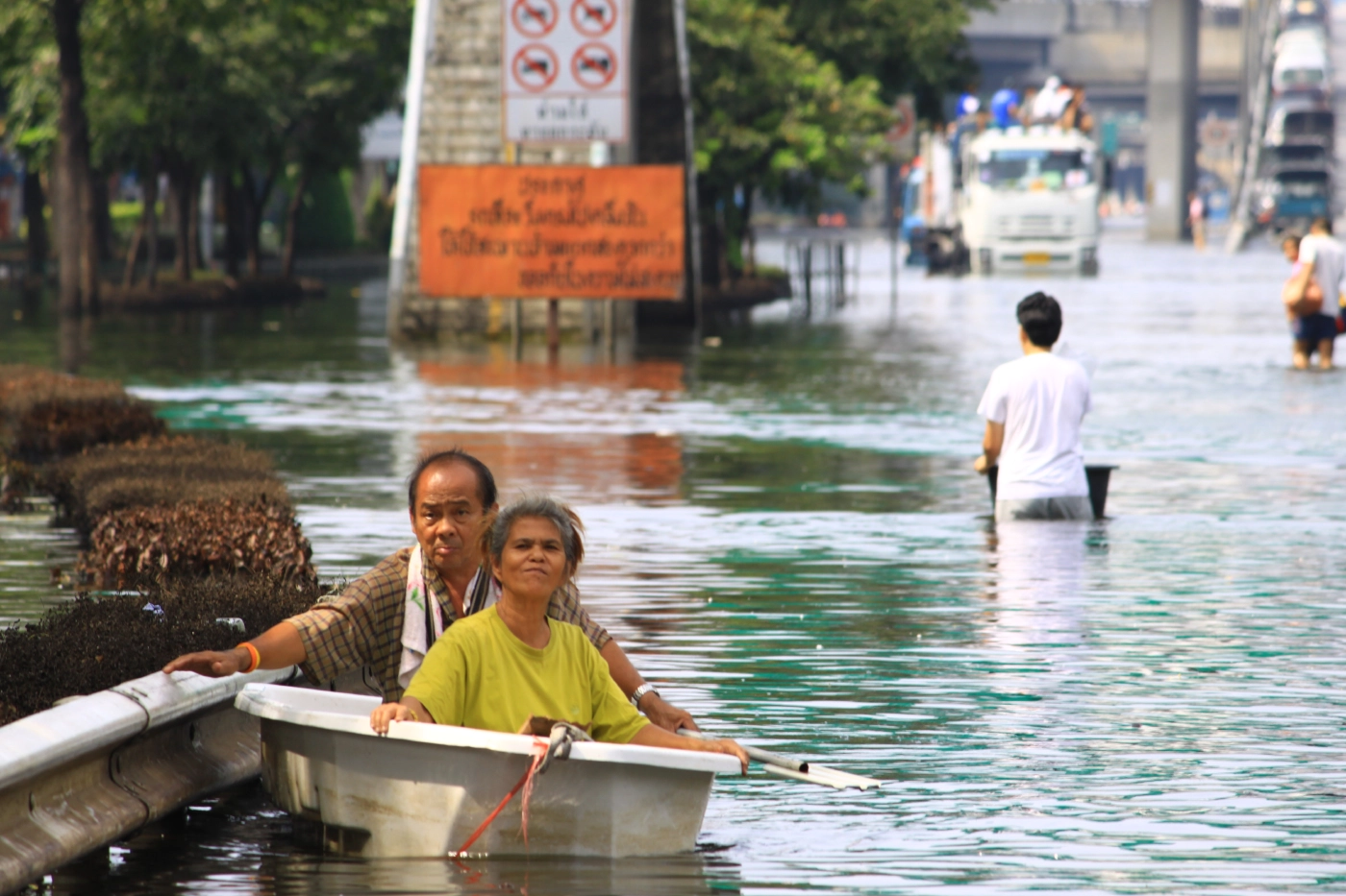 ย้อนตำนาน &quot;สวดมนต์&quot; สู้น้ำท่วมจากรัฐบาล &quot;ยิ่งลักษณ์&quot; สู่นายกฯ ประยุทธ์  