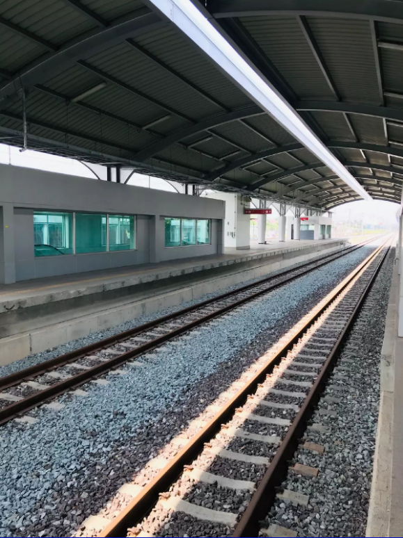 งามหน้า! รถไฟสายสีแดงเปิดไม่ทันไรเจอโจรบุกขโมยสายไฟทำเดินรถสะดุด