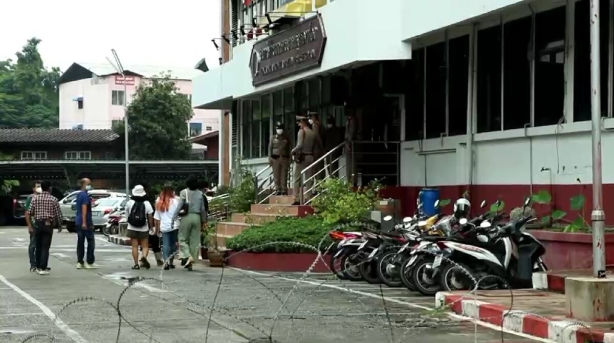 กลุ่มมวลชนทะลุฟ้า 14 คนรับทราบข้อหาตามหมายเรียก