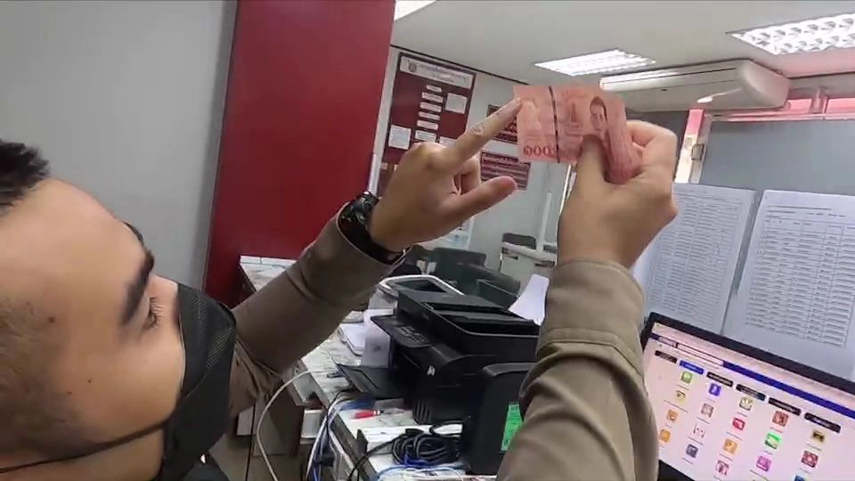 เตือนพ่อค้าแม่ค้าแบงค์ปลอมระบาดในเมืองสุรินทร์