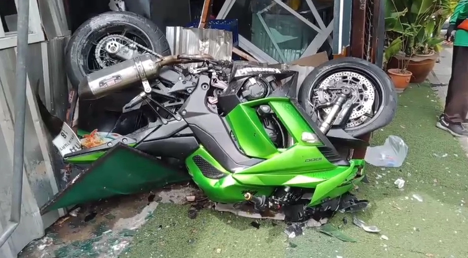 นาทีระทึก หนุ่มขี่บิ๊กไบค์ถูกรถพุ่งชนดับ