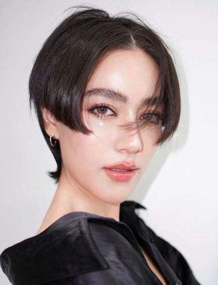 คิมเบอร์ลี่ ลุคใหม่ บ๊อบสั้น แสกกลางสุดเท่ “หมาก ปริญ” จะว่าไงต้องไปฟังคำตอบ