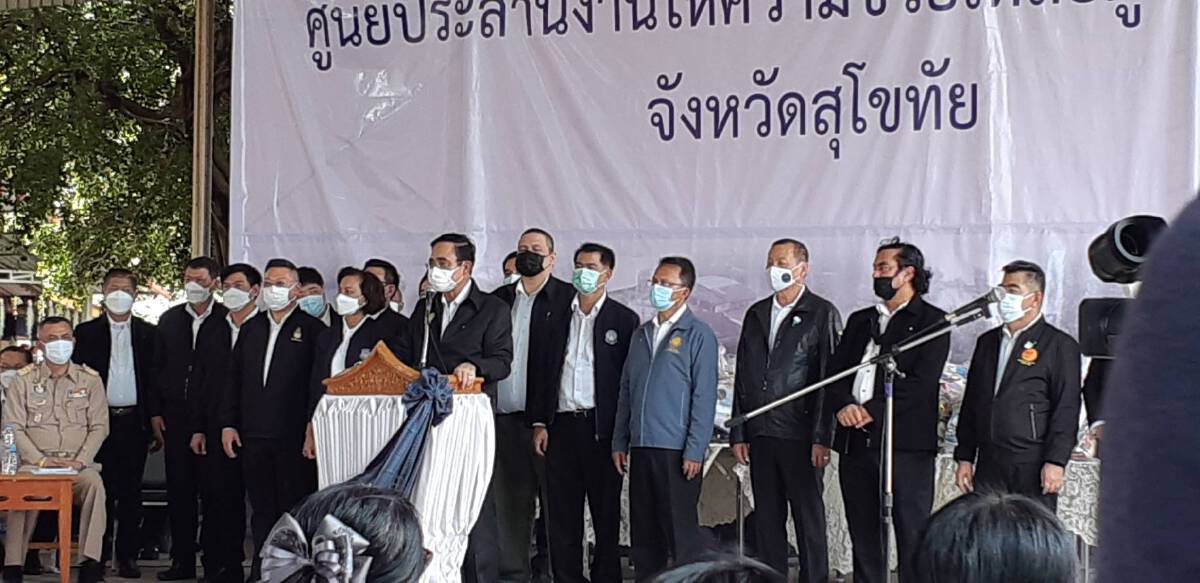 กลุ่ม 3 มิตร ขนส.ส. ขนาบ “ลุง​ตู่”ลงน้ำท่วมสุโขทัย