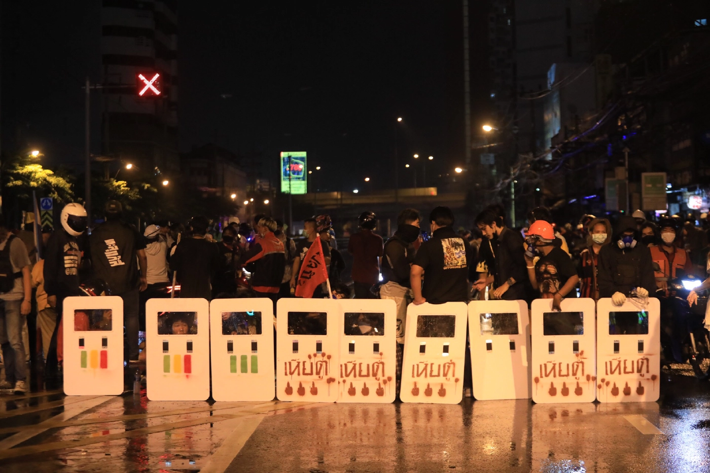 เปิดเส้นทางหลบหนีตำรวจม็อบทะลุแก๊ส 