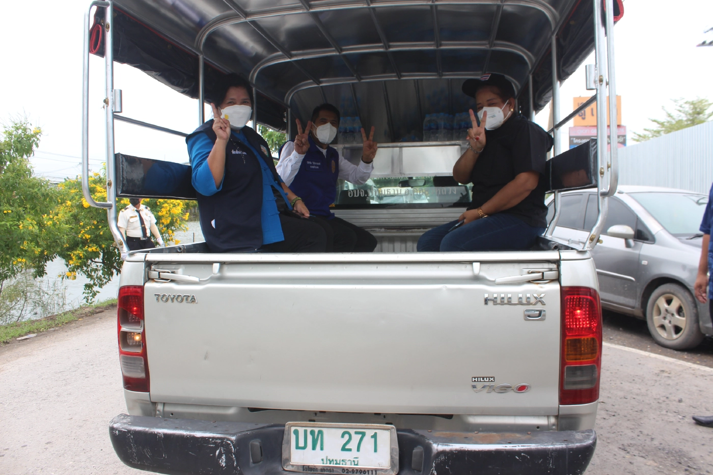 นอภ.ยุคใหม่ ใช้รถสองแถวแทนรถส่วนตัวในช่วงโควิด