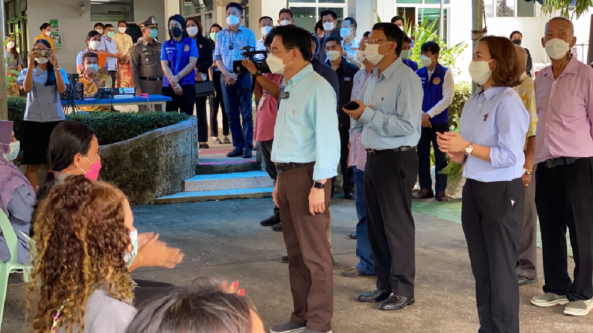 จุรินทร์ โดนตรวจ  ATK ก่อนเข้าจังหวัดพังงา