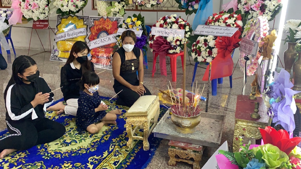 แม่ร้องสื่อขอความเป็นธรรม ลูกสาววัย 19 ปี ฉีดวัคซีนเสียชีวิต