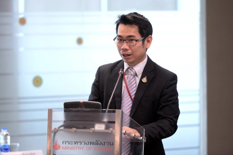 นายสมภพ พัฒนอริยางกูล โฆษกกระทรวงพลังงาน 