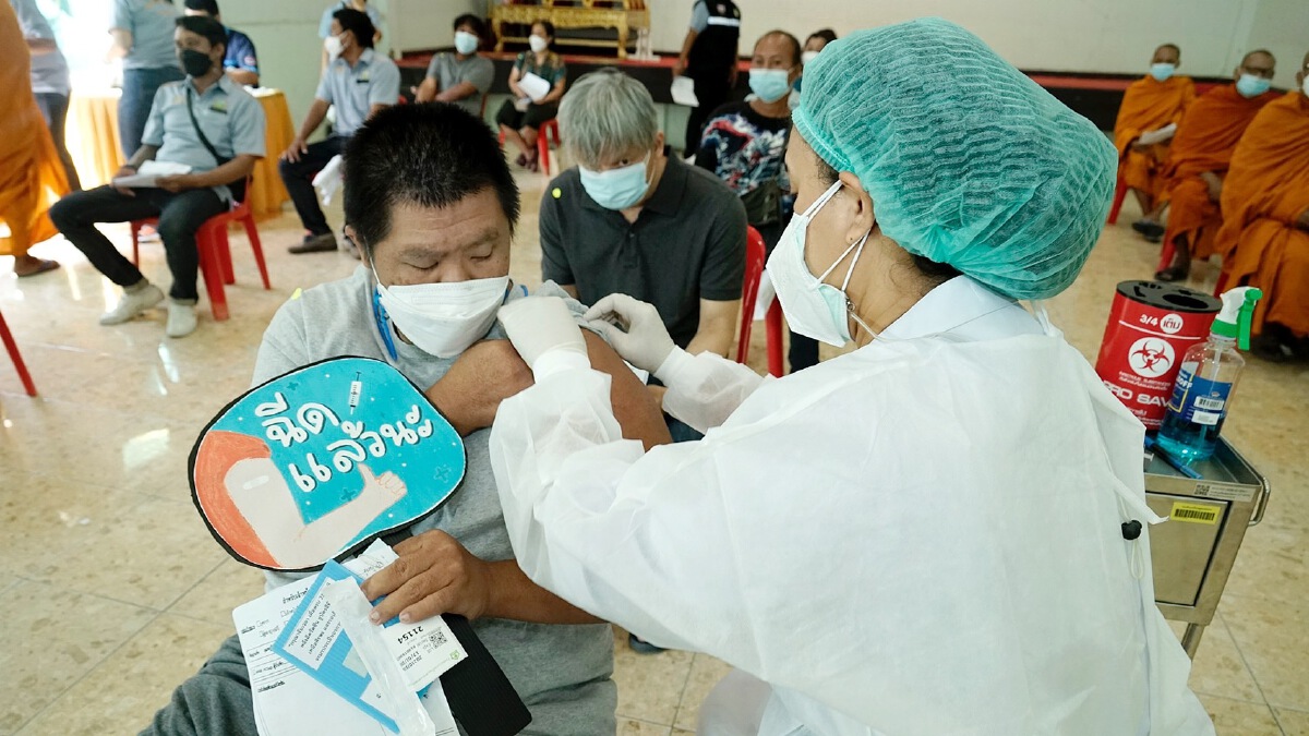 คณะพยาบาลศาสตร์ ราชวิทยาลัยจุฬาภรณ์ ฉีดวัคซีนตัวเลือก "ซิโนฟาร์ม" เข็มที่ 2