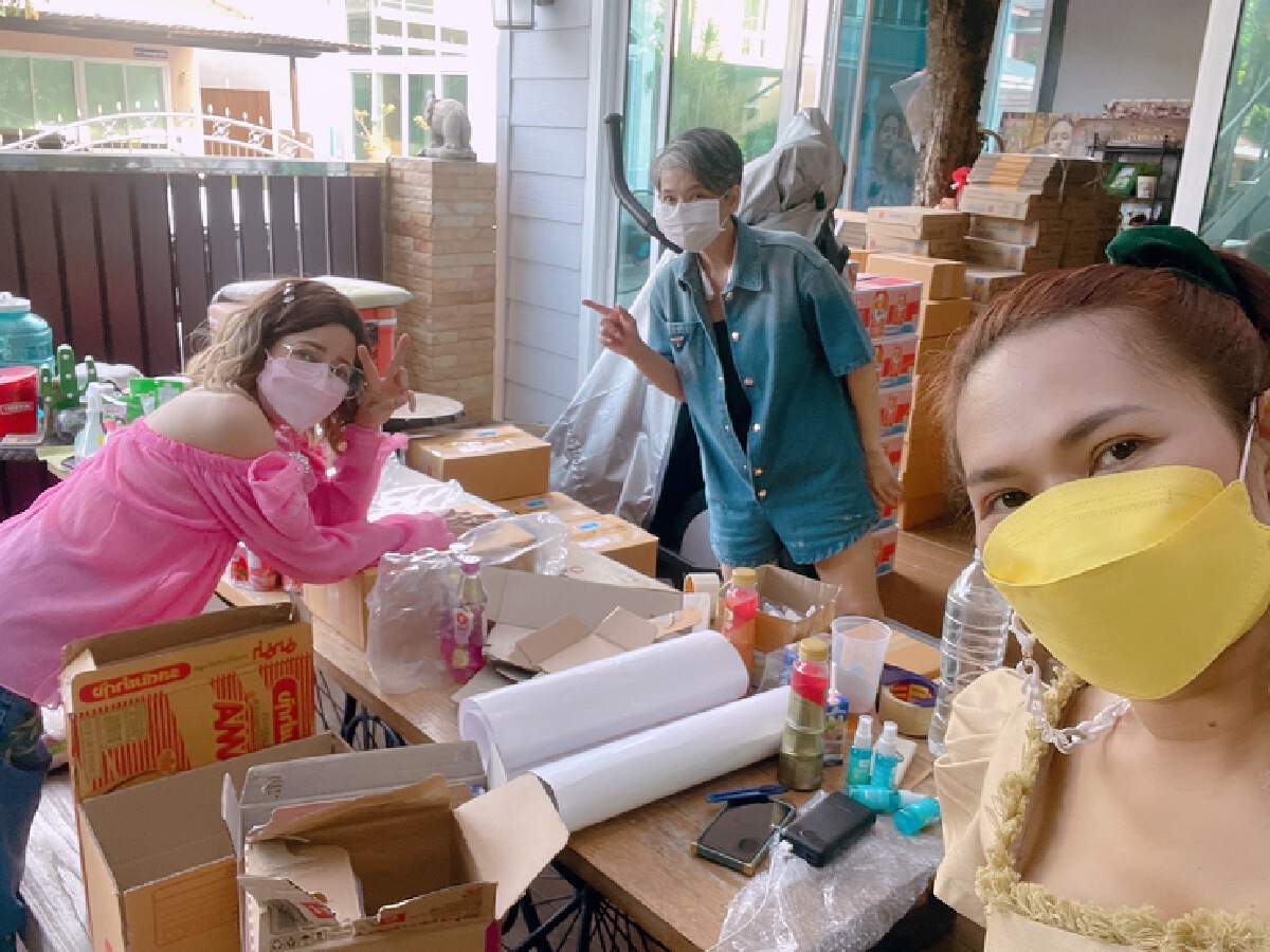 “เก้า จิรายุ” เร่งมือแพ็คถุงยังชีพเดือนที่ 5 เตรียมมอบให้ทั่วประเทศ
