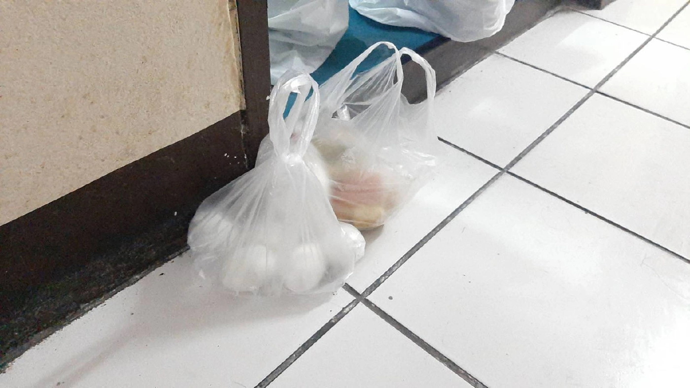 หนุ่มเมียนมาเครียดพิษโควิด-19 งานหดใช้มีดกรีดข้อมือตัวเองดับคาห้องพัก