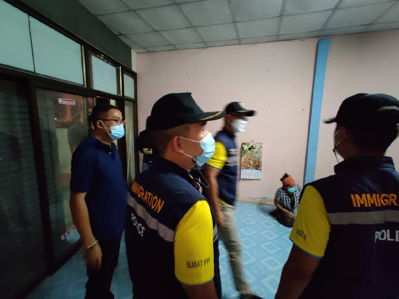 ตำรวจสุราษฎร์ฯ รวบนายหน้า-ต่างด้าวลอบเข้าเมือง