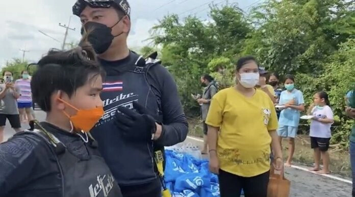 ชาวเน็ตสุดซึ้งใจ “เปิ้ล นาคร” บิดเจ็ตสกี ช่วยเหลือสาวท้องแก่ใกล้คลอด