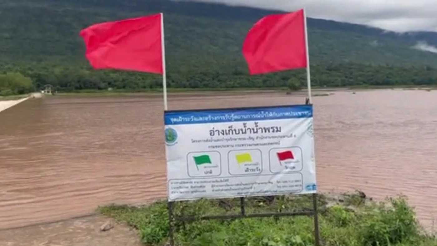 ชลประทาน 6 ปักธงแดงลำน้ำพรม เตือน 4 ตำบลขนย้ายสิ่งของขึ้นที่สูง