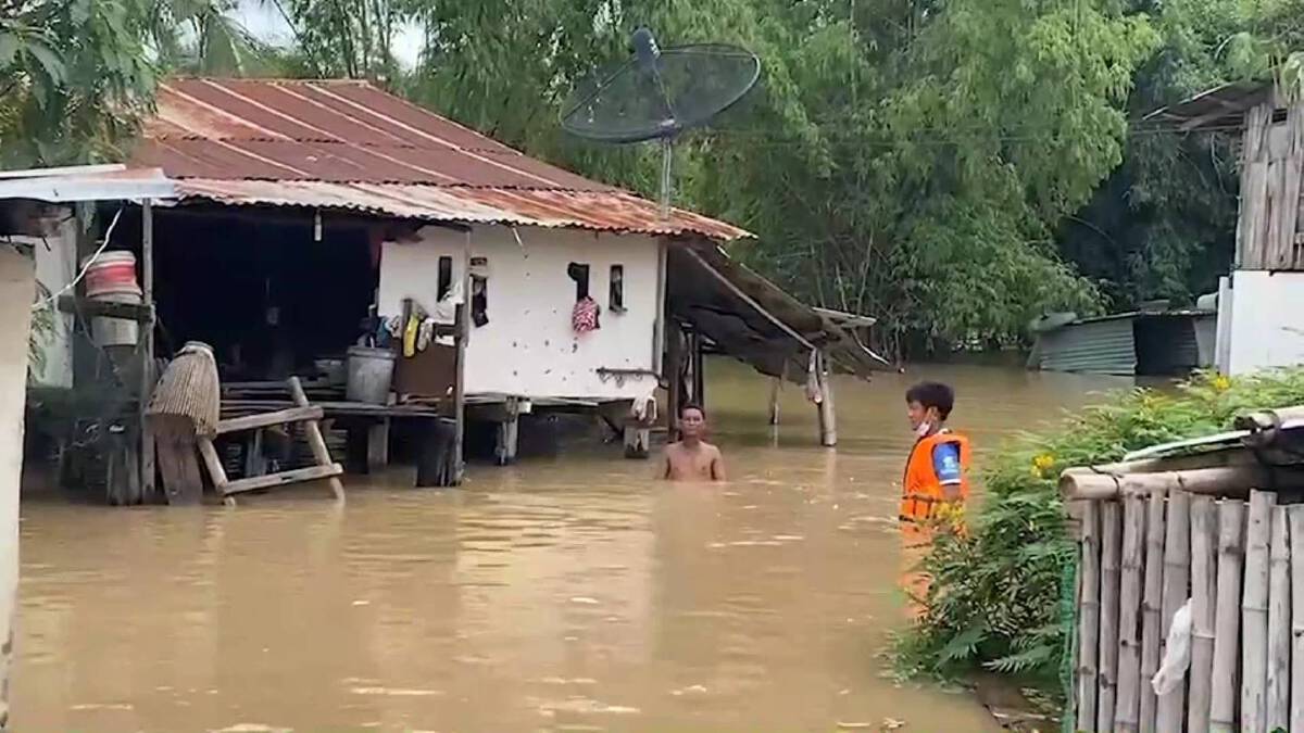 รับพายุเตี้ยนหมู่ชัยภูมิฝนตกหนักน้ำล้นสันเขื่อนท่วมหลายหมู่บ้าน