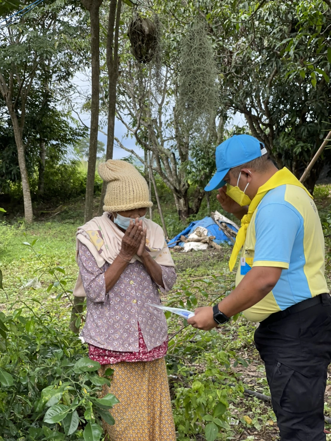 หน้าฝนครูวังน้ำเขียวลุยเยี่ยม นร.ถึงบ้านห่วงเรียนออนไลน์ไม่ได้ผล