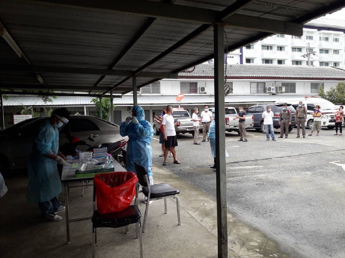ผกก.สภ.บางแม่นาง ฉีดวัคซีน 4 เข็มติดโควิด-19 อาการปลอดภัย