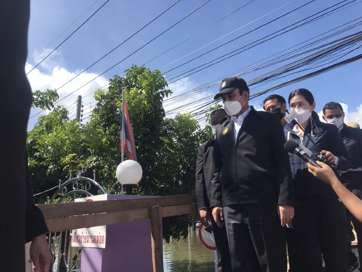 นายกฯตู่บินสำรวจน้ำท่วมชาวบ้านโอดยังเดือดร้อนหนัก