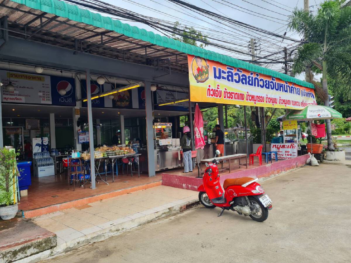 ร้านก๋วยจั๊บหน้าค่ายโคราชยังเงียบ สวนทางมาตรการคลายล็อก
