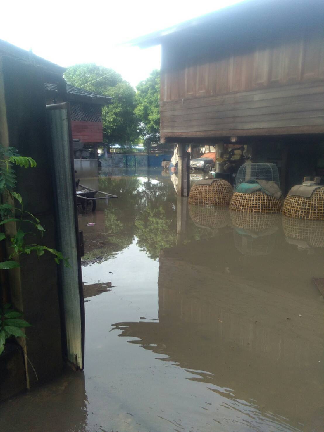 “สบปราบ”อ่วม-ฝนตกหนักท่วมกว่า 100หลัง