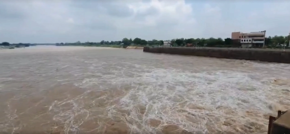 ส่องเลขทะเบียนรถ "บิ๊กตู่" ลงพื้นที่ชัยนาทลุยแก้น้ำท่วม