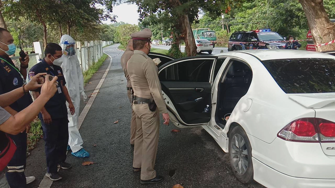 ชายวัย 36 ปีรมควันฆ่าตัวตายคาเก๋ง ตร.เรียกญาติสอบหาปมสาเหตุ 