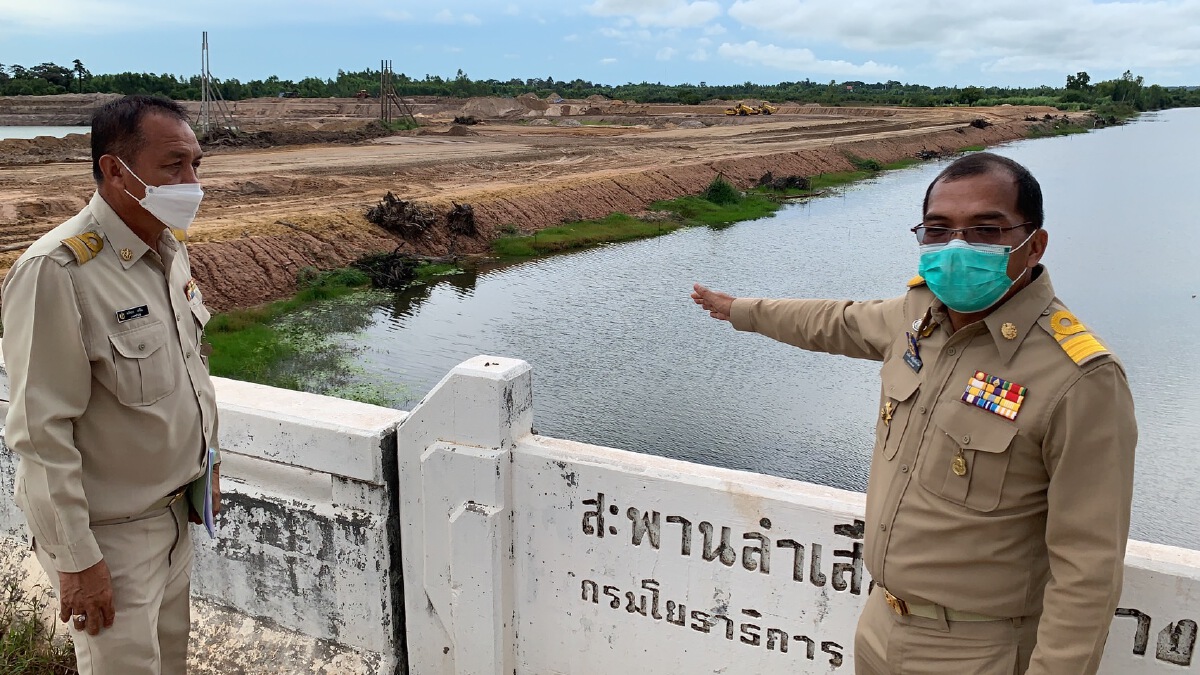 อำเภอศิลาลาดเฝ้าระวัง เตรียมรับมือลำน้ำเสียวล้นฝั่งน้ำท่วม