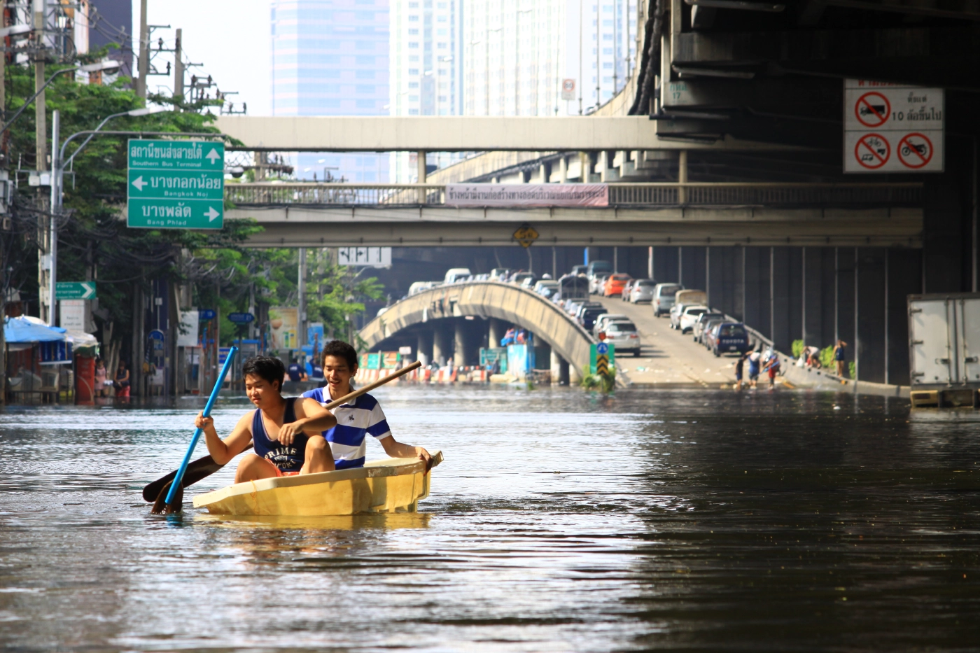 ย้อนตำนาน &quot;สวดมนต์&quot; สู้น้ำท่วมจากรัฐบาล &quot;ยิ่งลักษณ์&quot; สู่นายกฯ ประยุทธ์  