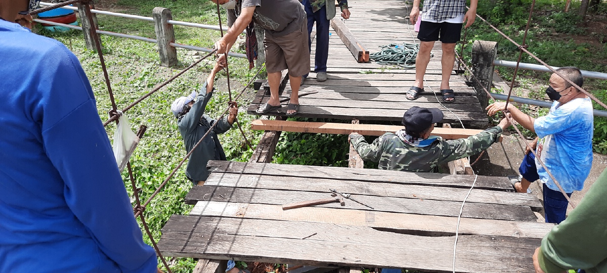 เตรียมจัดผ้าป่า-ซ่อมใหญ่สะพานสลิงไม้