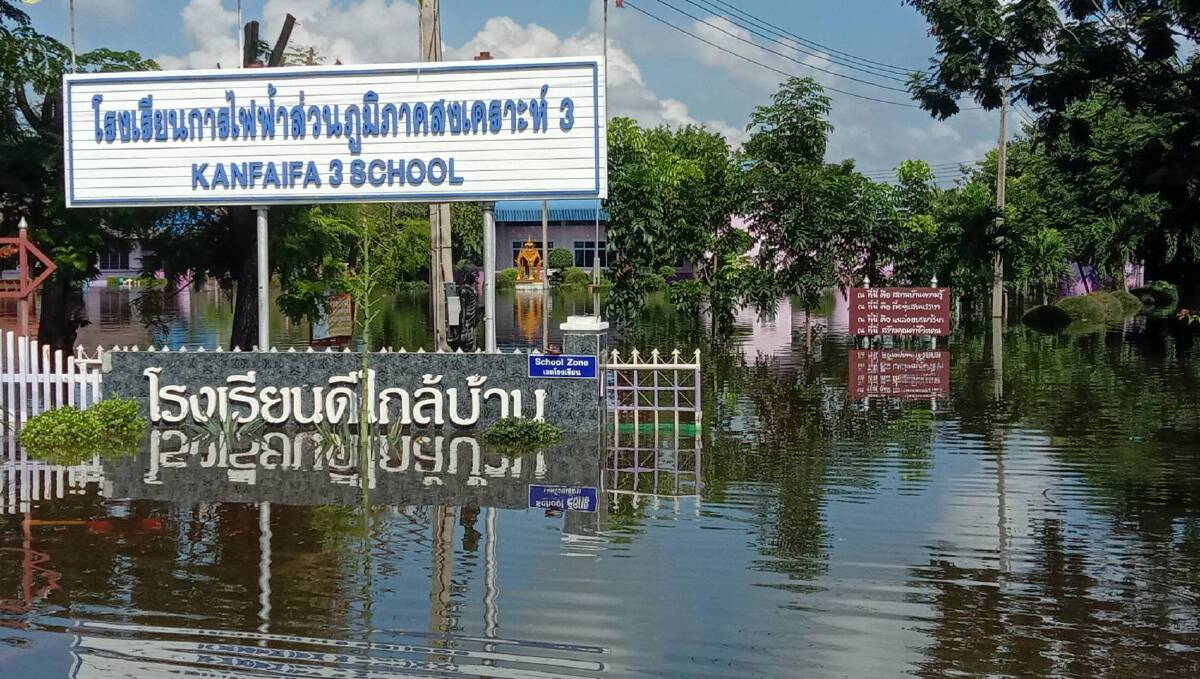 น้ำลำเชียงไกรทะลักท่วมบ้านปราสาทกู้ภัยเร่งอพยพ 200  ครัวหนีน้ำ
