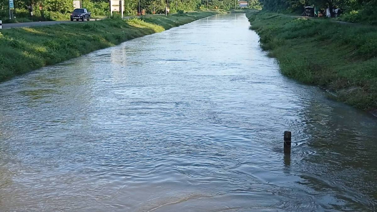 เขื่อนพิมายเปิดประตู6บาน ติดตั้งเครื่องผลักดันน้ำป้องกันน้ำล้นตลิ่ง