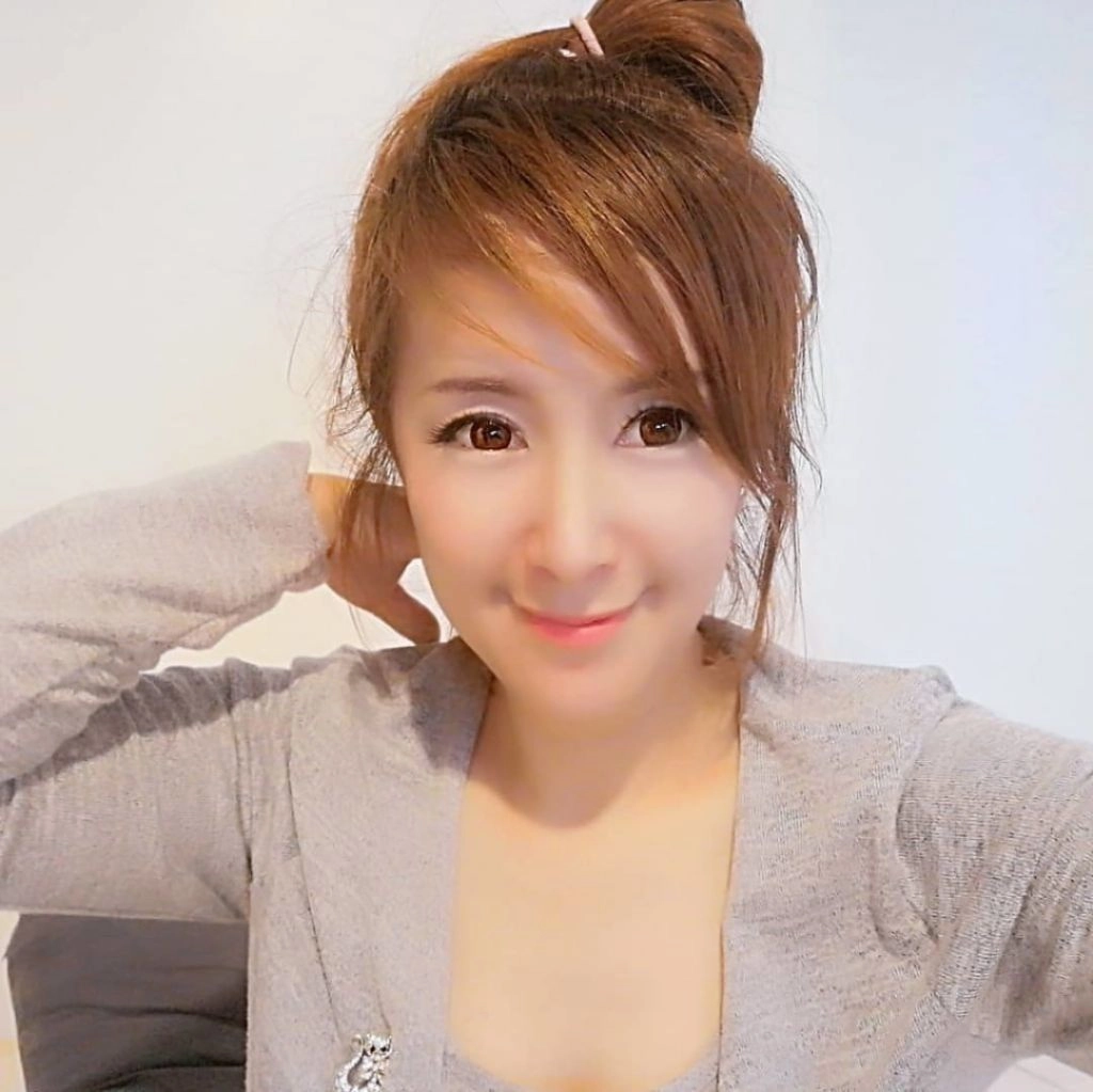 “ต่าย สายธาร” เปิดตัวลูกสาว “น้องน้ำฝน” หลังแอบซุกมานานกว่า 25 ปี