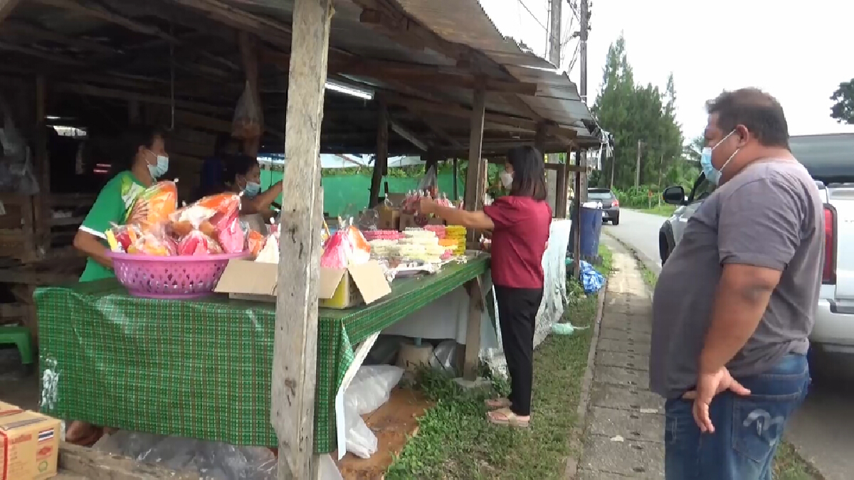 ถนนสารทเดือนสิบเมืองตรังยอดขายลดฮวบ