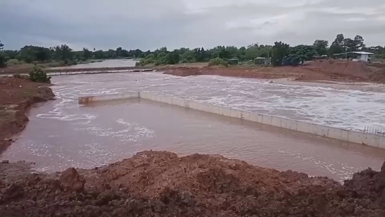 ผวจ.ยันอ่างลำเชียงไกรไม่ได้แตกเป็นแผนเพิ่มระบายน้ำ