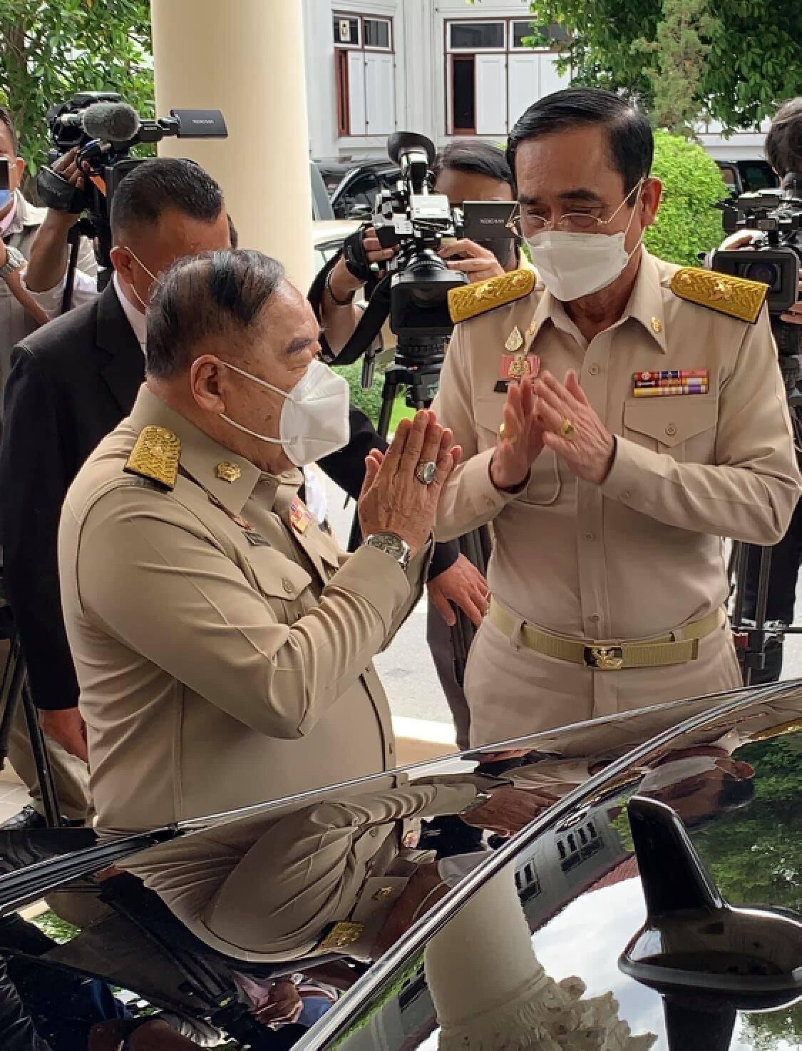 “โฆษกรบ.” ซัดอย่าเสี้ยม ปม “บิ๊กตู่-บิ๊กป้อม” ลงพื้นที่ชนกัน
