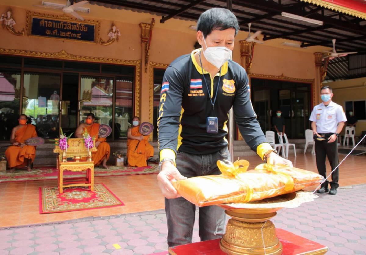 สุดอาลัย! ไทด์ เอกพันธ์ นำร่าง แสงสุรีย์ ถึงวัด ฌาปนกิจแบบเรียบง่าย