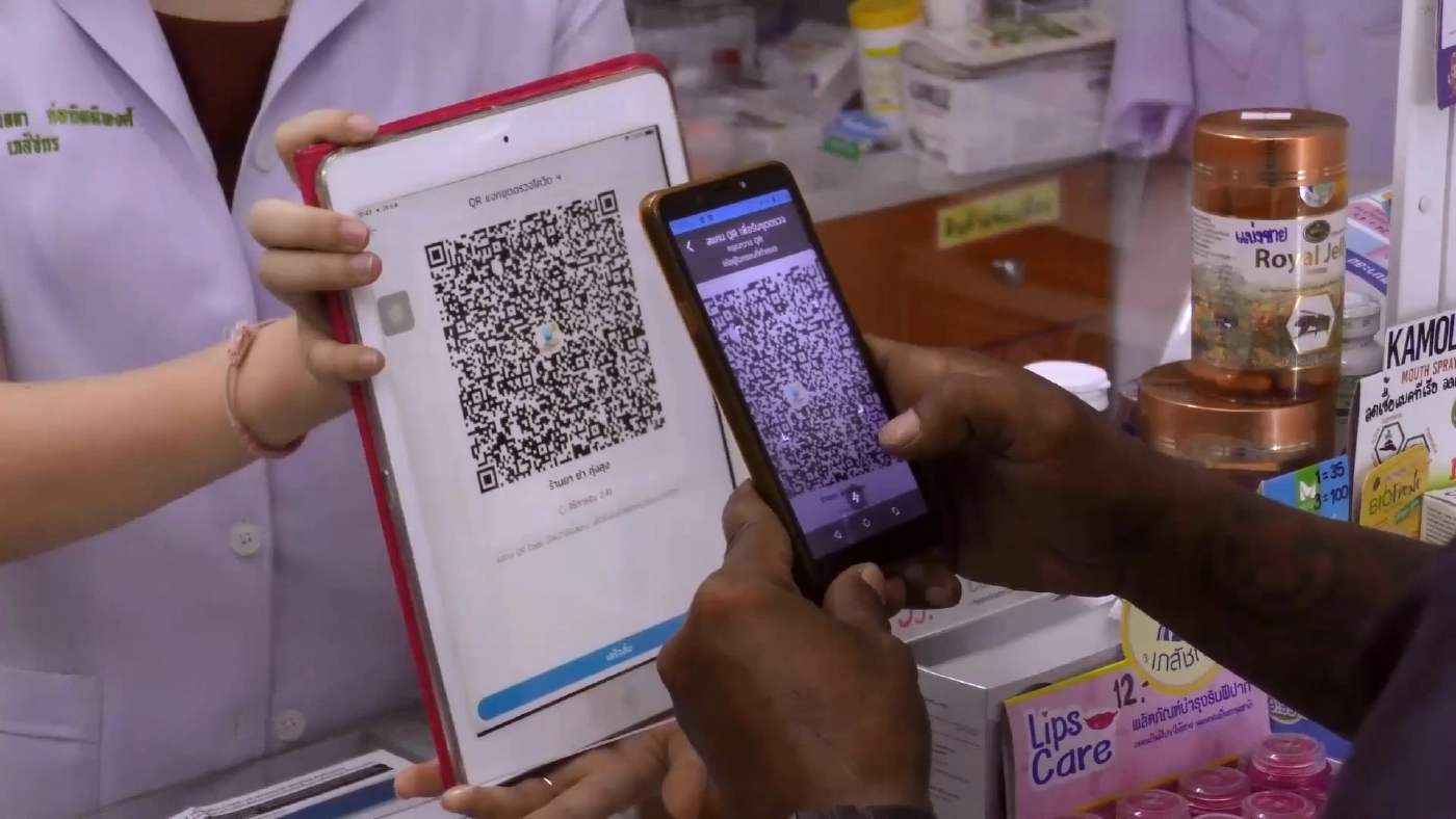 ประชาชนกลุ่มเสี่ยง แห่รับชุดตรวจ ATK ฟรี